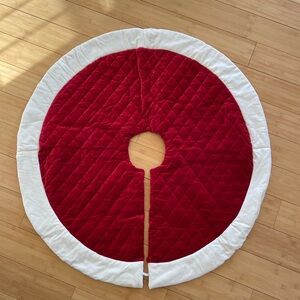 Pottery Barn Velvet Quilted Tree Skirt, Red and White